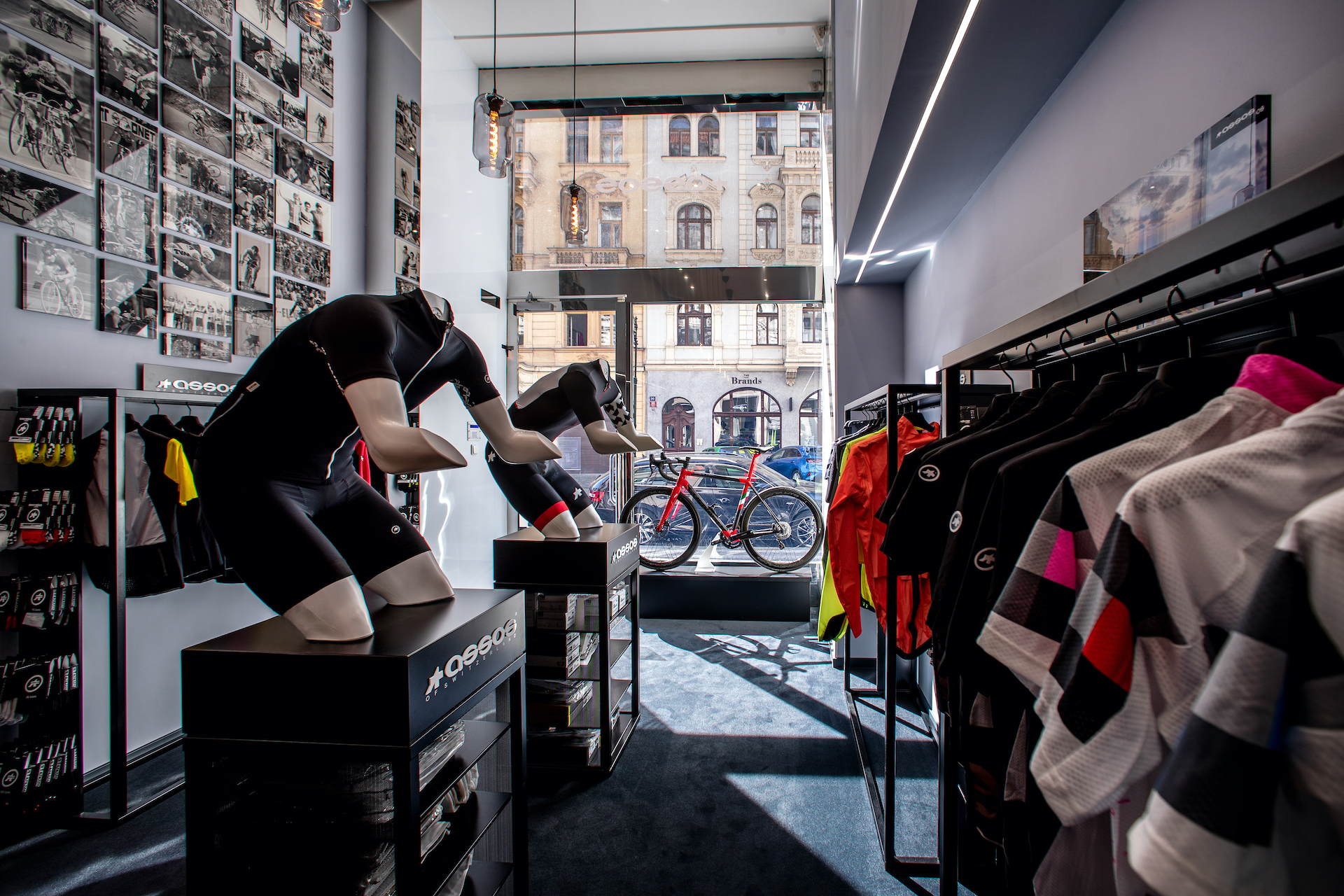 Cyklo oblečení Assos - butik centrum Prahy